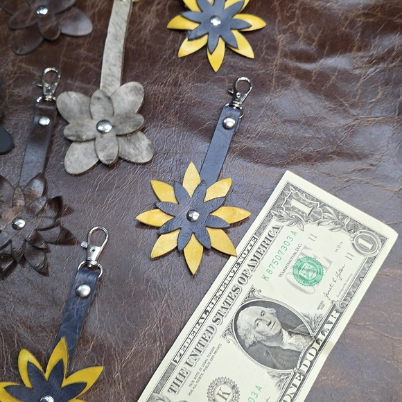 Handmade Leather Flower Keychains - Picture 4 of 7